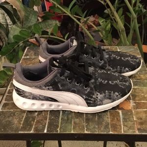 PUMA WMNS SUNBURST GRAPHIC SNEAKER 7.5